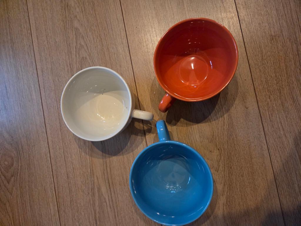 Set van 3 vrolijke soepkommen met oor, Gebruikt, Keramiek, Ophalen of Verzenden, Kom(men)