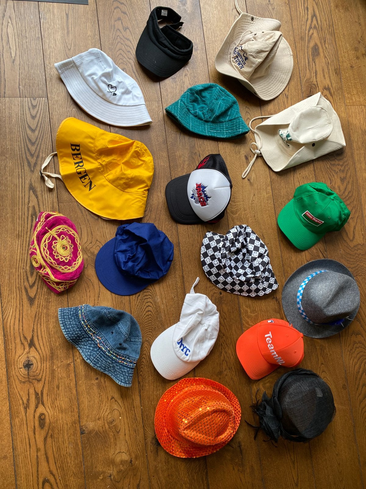 Diverse dames / heren hoeden hoedjes petten 17 stuks, Ophalen of Verzenden, Zo goed als nieuw, One size fits all