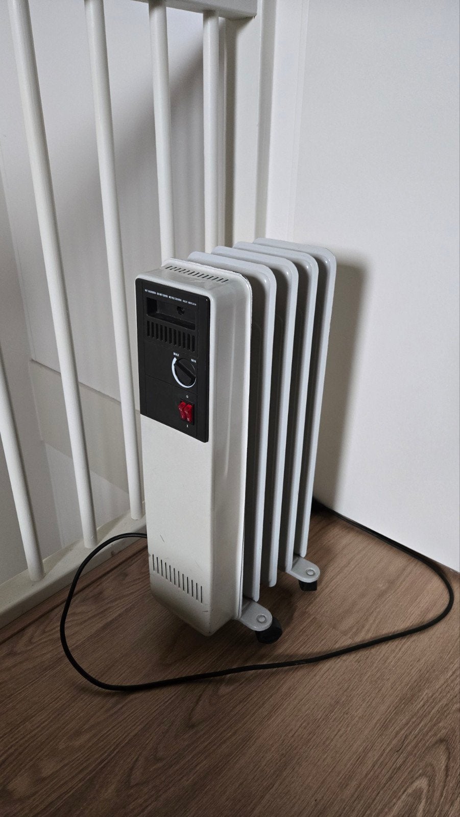 Oliekachel - Compacte en efficiënte verwarming, Ophalen, 30 tot 80 cm, Gebruikt, Kachel