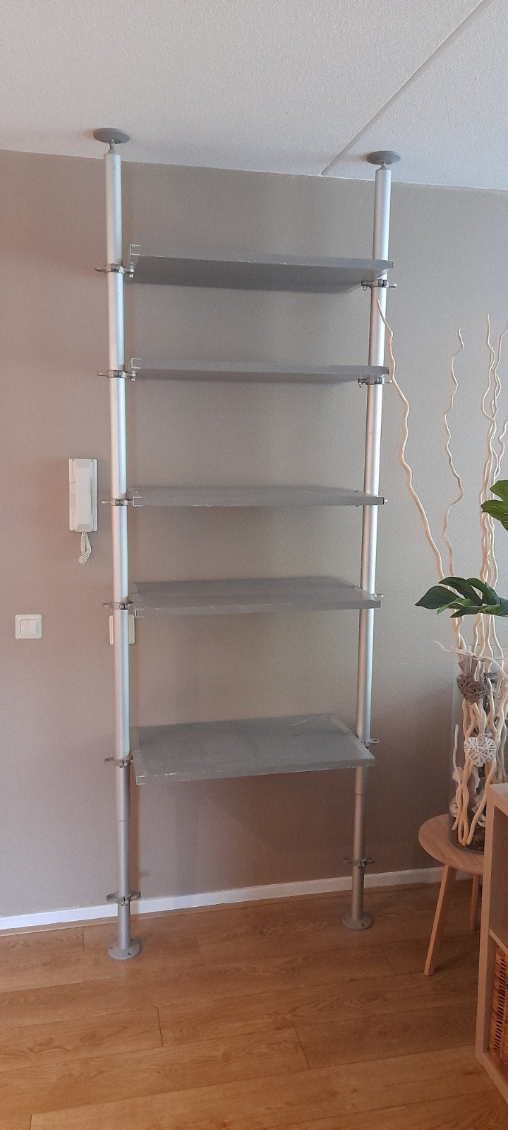 Moderne boekenplank/wandrek met verstelbare planken (IKEA), Met plank(en), Gebruikt, 200 cm of meer, 25 tot 50 cm