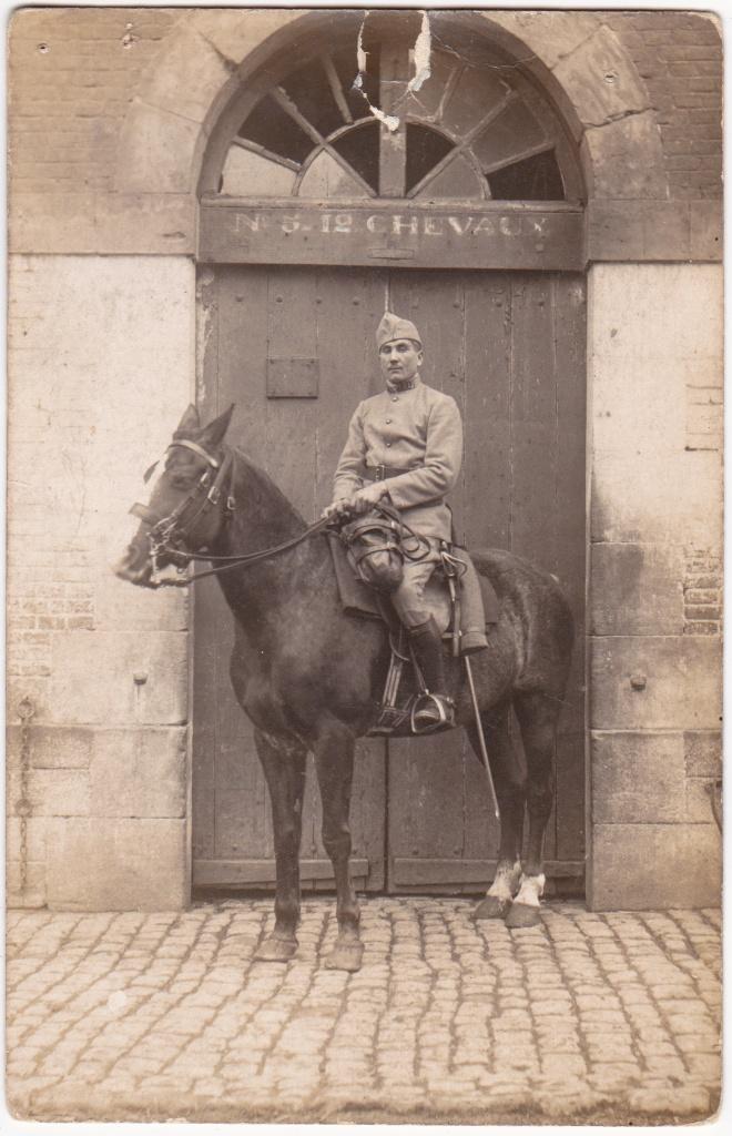 Antieke Foto 1922 Franse Cavalerie Soldaat te Paard Douai, Verzamelen, Verzenden, Landmacht, Overige gebieden, Foto of Poster