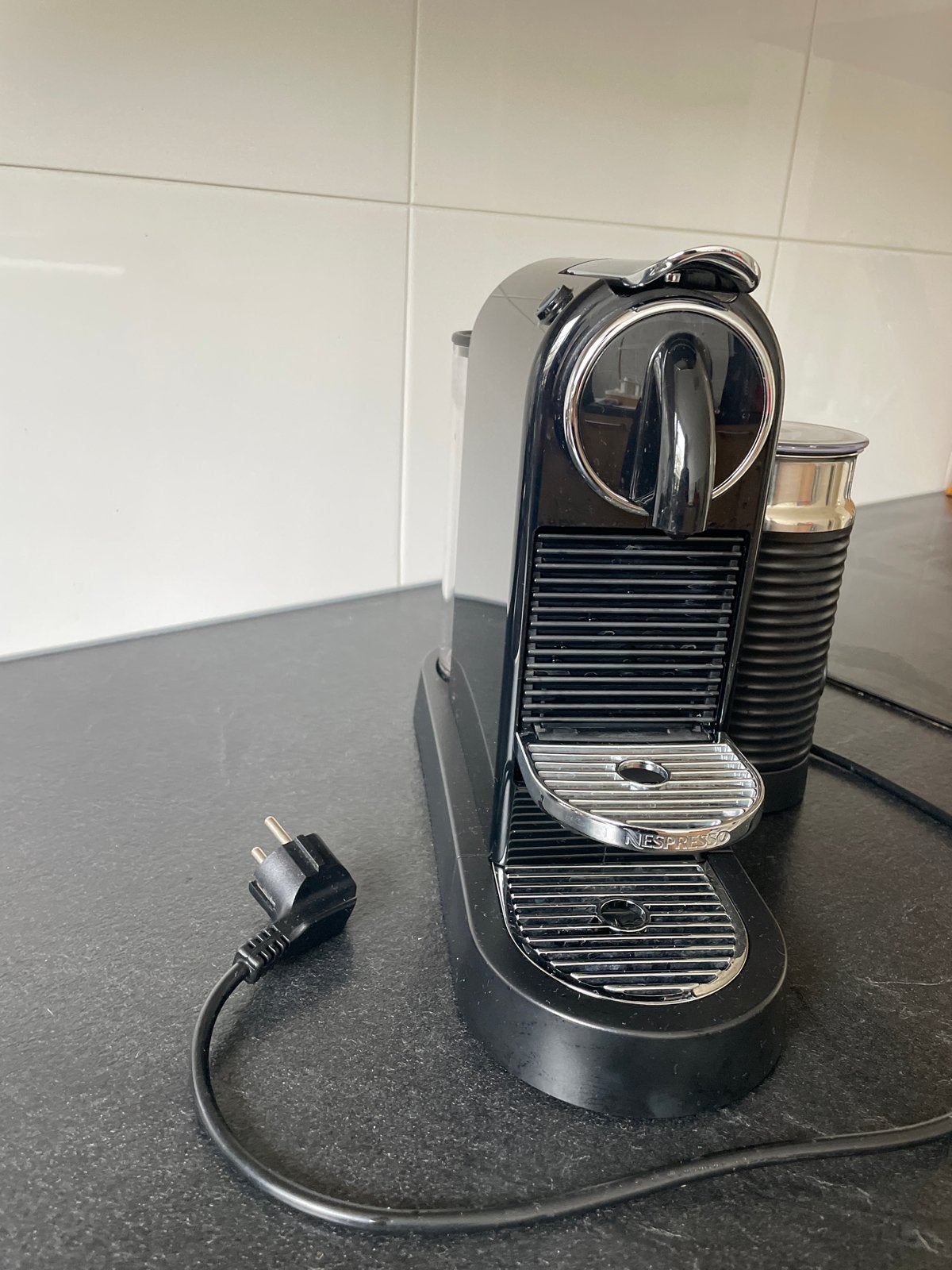 Foto 4 van Nespresso koffiezetapparaat met melkopschuimer