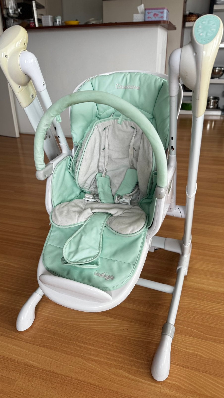 Indigo Caretero high chair and swing, Ophalen, Gebruikt, Meegroeistoel