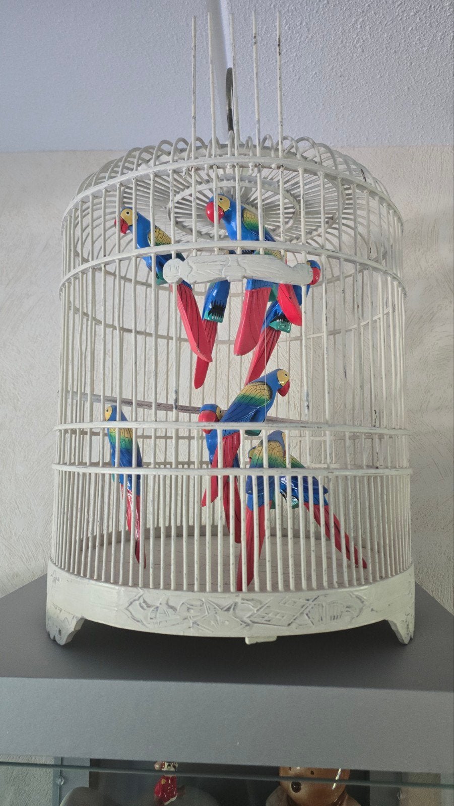 Decoratieve vogelkooi met houten papegaaien, Ophalen of Verzenden, Gebruikt, Meerkleurig, Hout