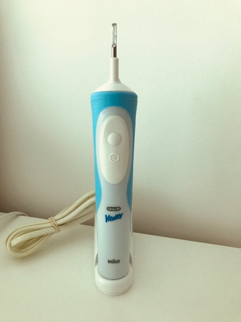 Oral-B Vitality elektrische tandenborstel met oplader, Ophalen of Verzenden, Gebruikt, Tandenborstel
