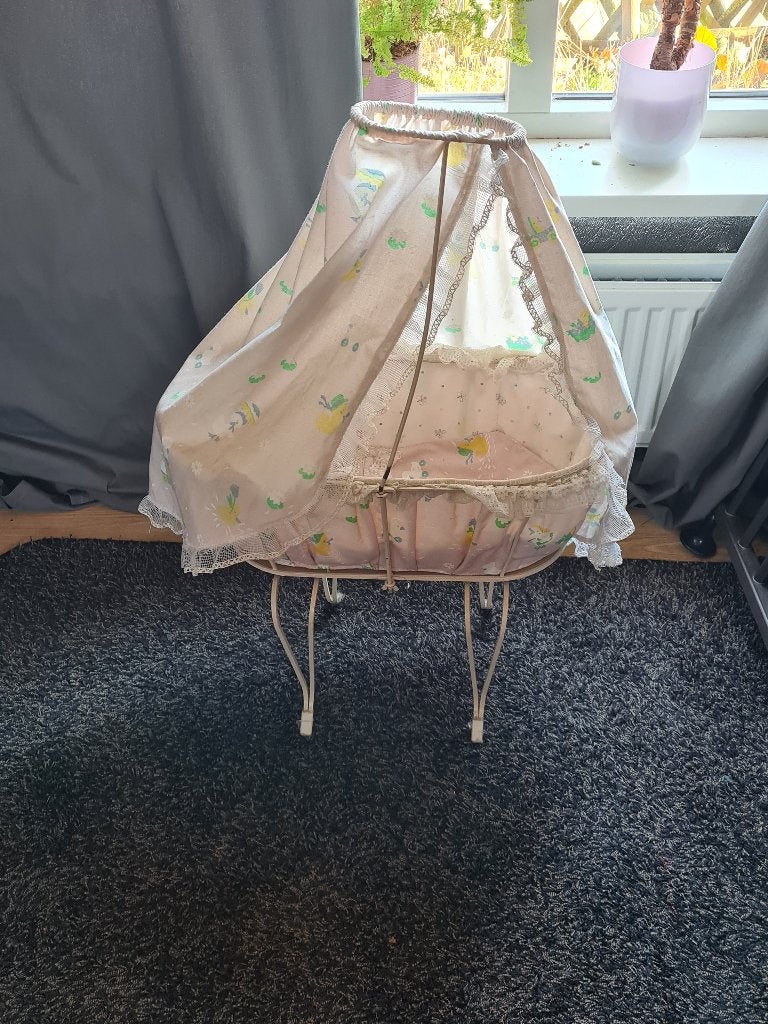 metalen poppenbedje, Ophalen, Gebruikt, Babypop