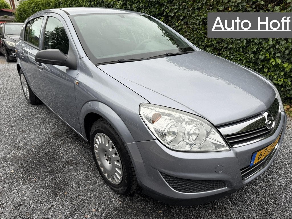 Opel Astra 1.6 Essentia | Elekt. Ramen | Radio / CD | APK to, Auto's, Opel, Voorwielaandrijving, Gebruikt, Zwart, 4 cilinders