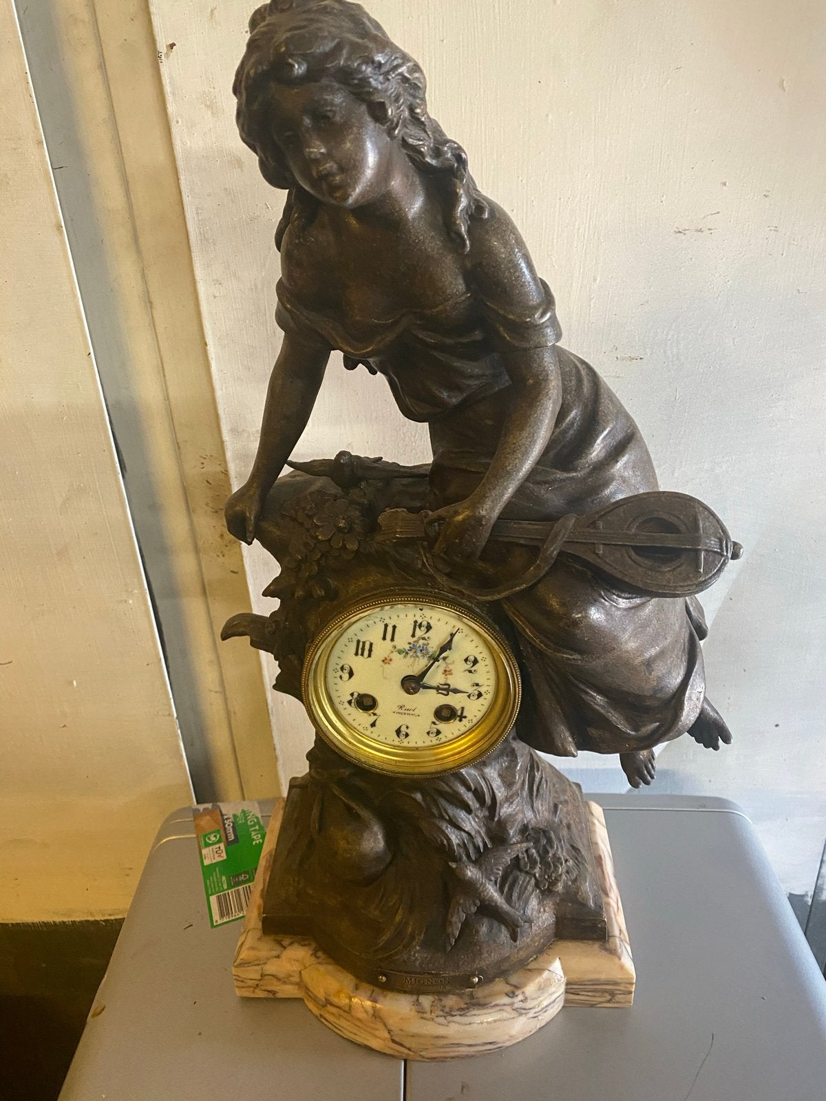Antieke bronzen klok met beeld van dame en mandoline, Antiek en Kunst, Antiek | Klokken, Ophalen