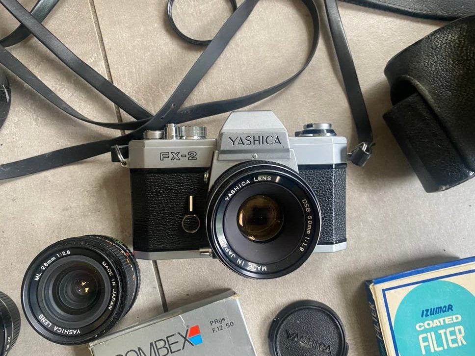 Yashica FX-2 35mm spiegelreflexcamera (SLR), met lenzen, Ophalen of Verzenden, Gebruikt, Spiegelreflex, Overige Merken