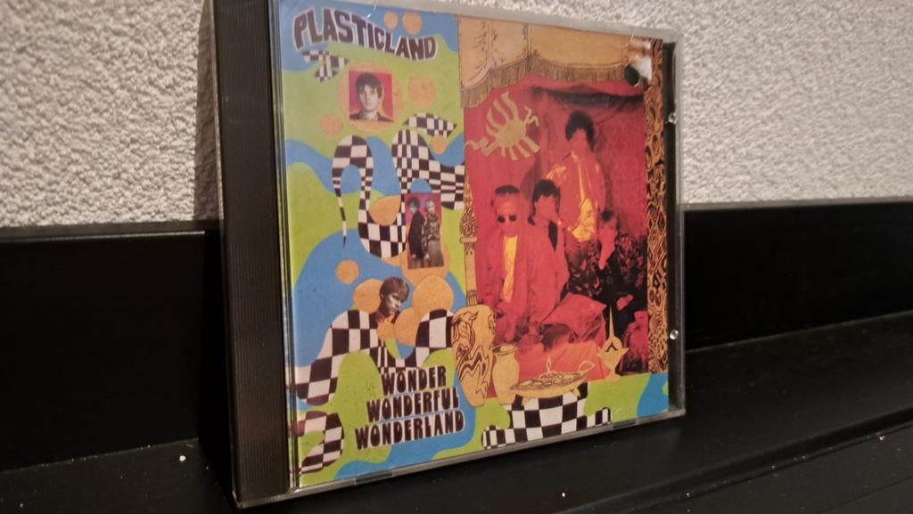 Plasticland, Ophalen of Verzenden