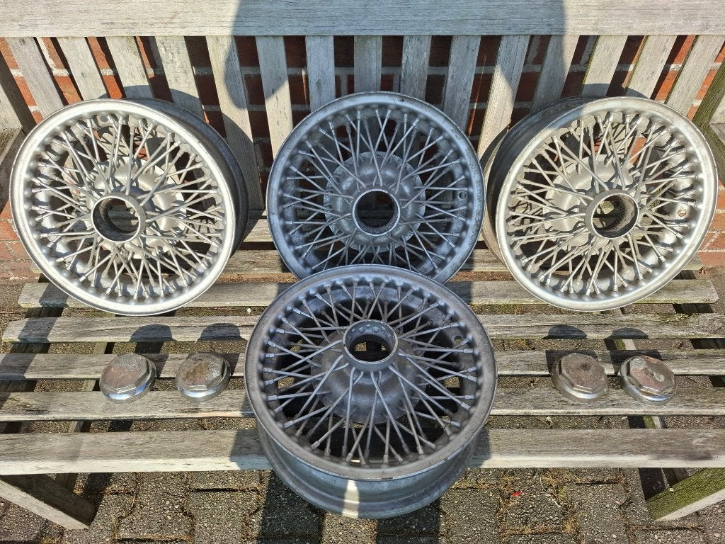 Set van 4 Spaakwielvelgen met 4 octagon spinners MGB, Ophalen of Verzenden, Gebruikt, Triumph