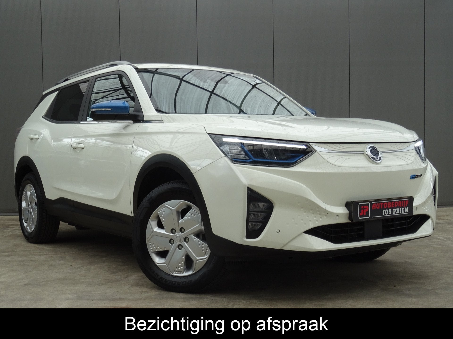 SsangYong Korando E-Motion Platinum 2WD * 326 KM ACCURADIUS, Auto's, SsangYong, 559 min, Gebruikt, 190 pk, Wit
