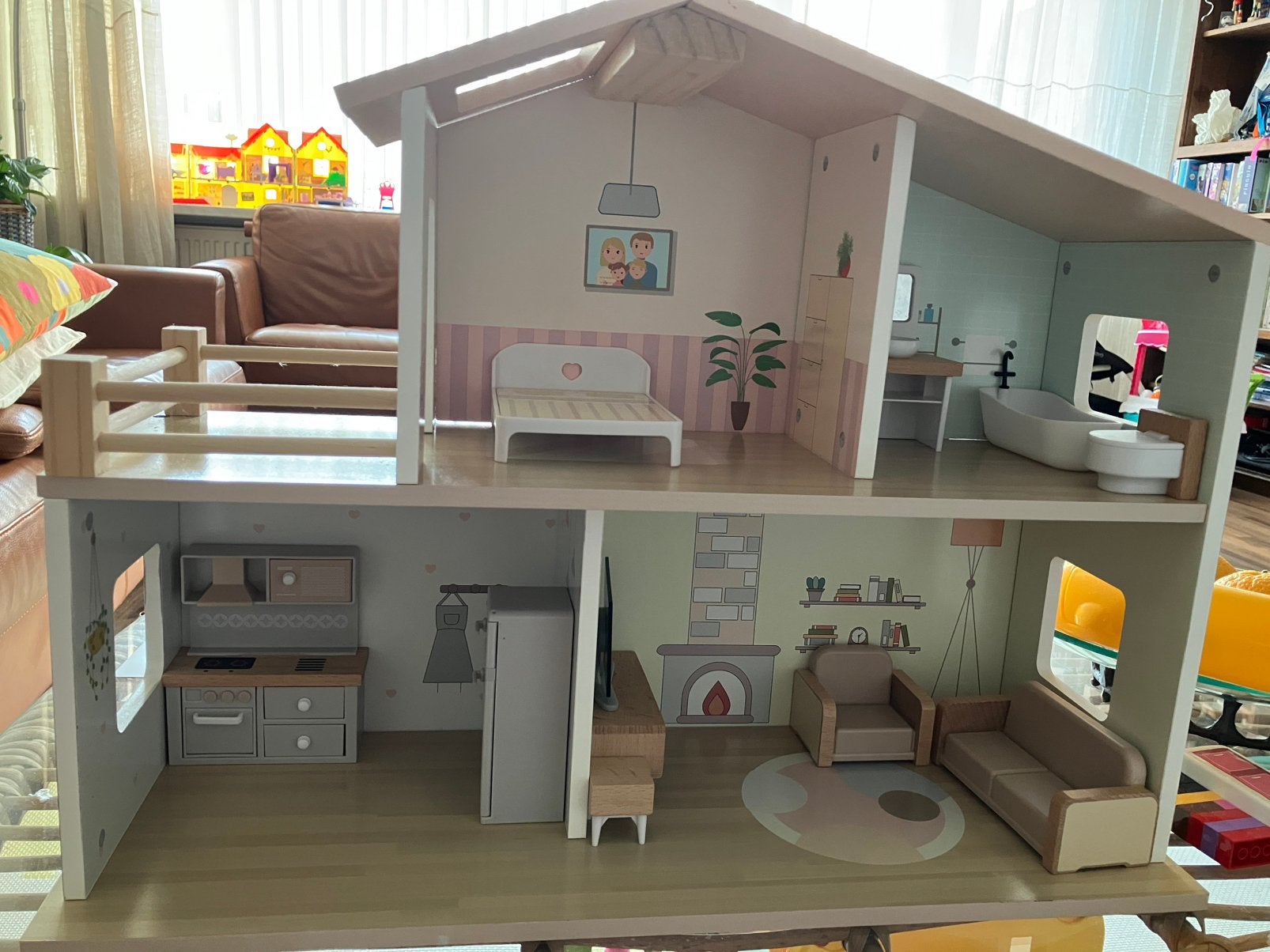 Wooden play house for kids, Ophalen, Zo goed als nieuw, Poppenhuis
