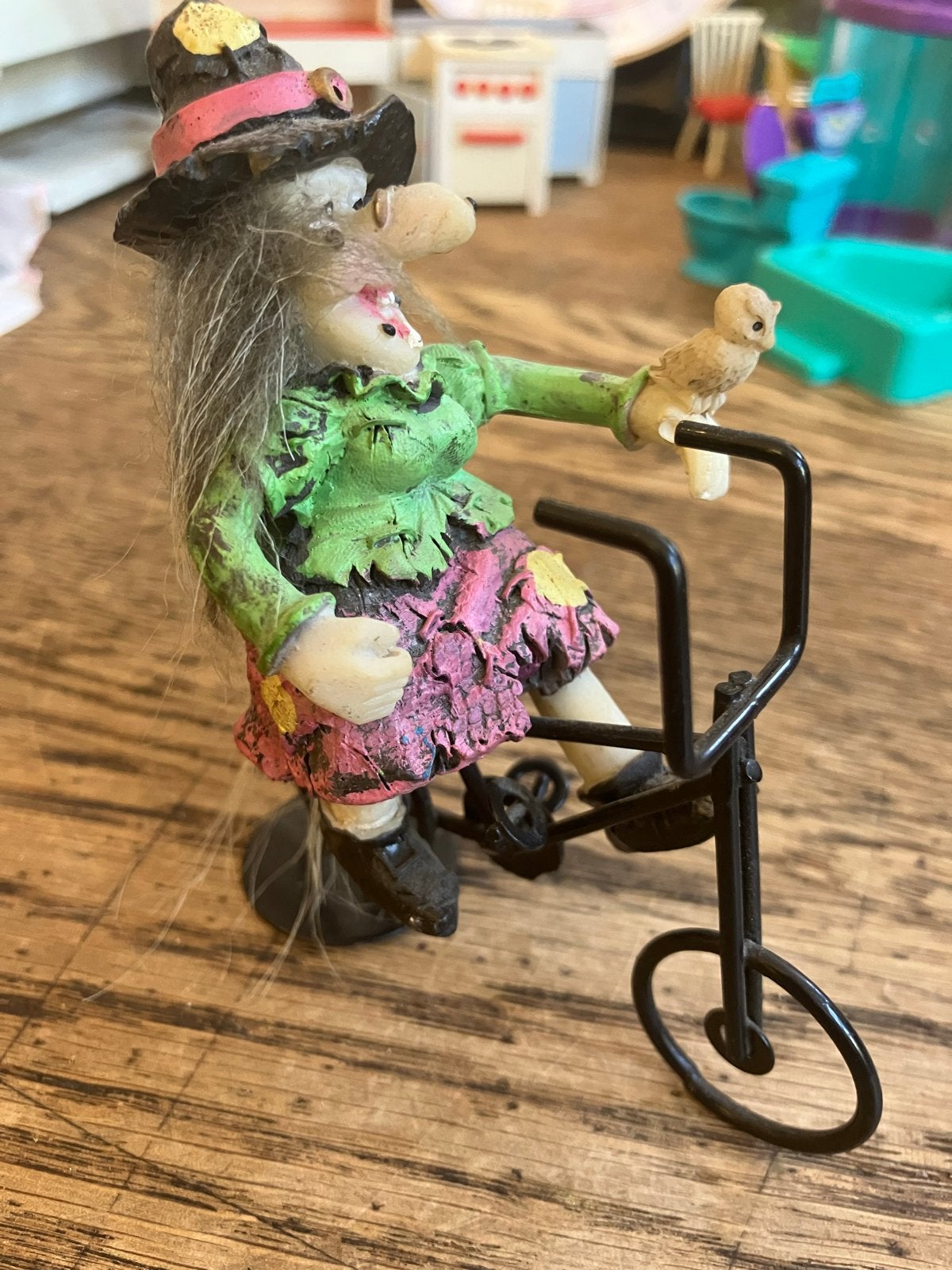 Heks op fiets decoratiebeeldje, Ophalen of Verzenden, Gebruikt