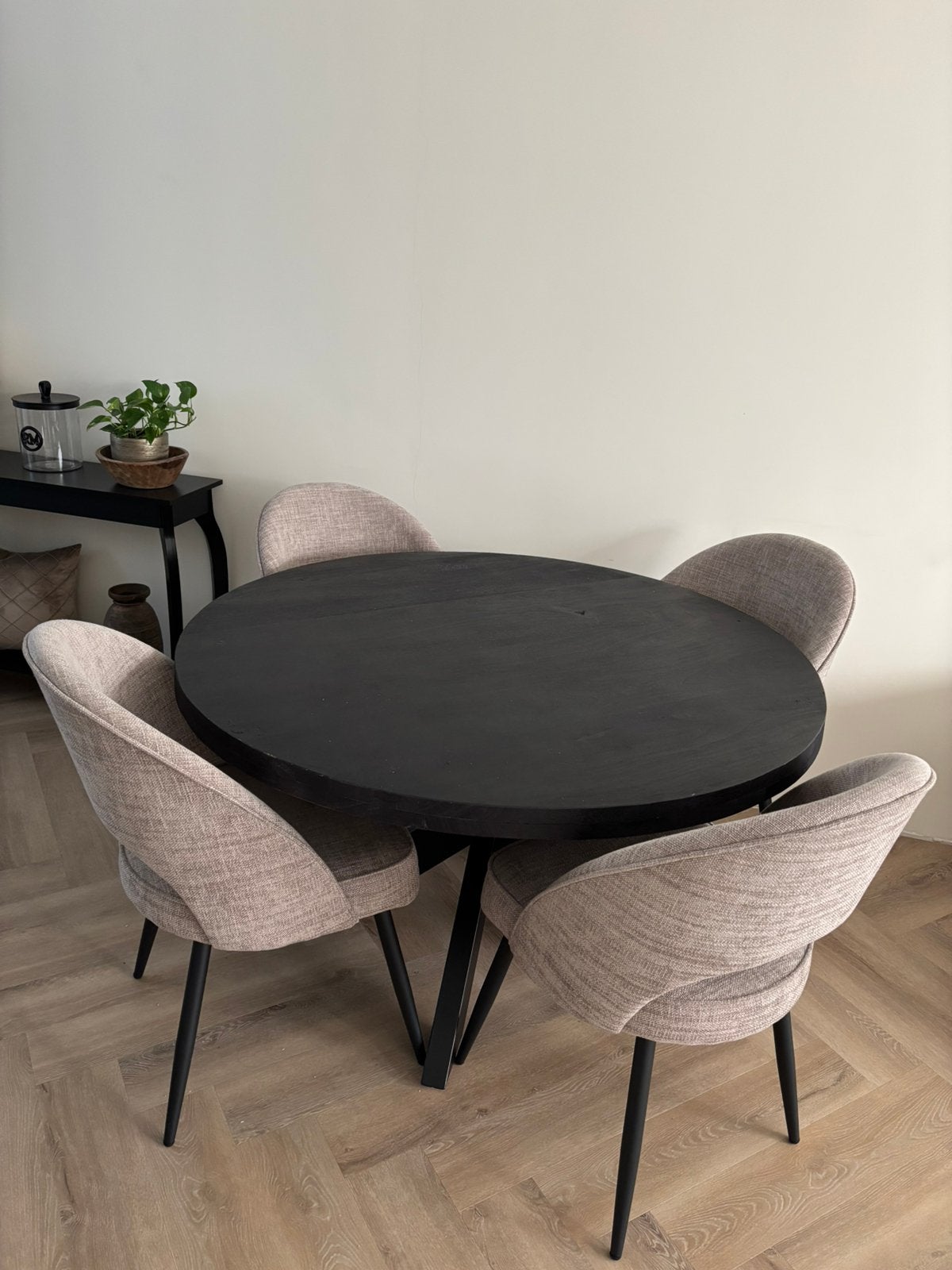 Tafel 130 doorsnede + 4 eetkamerstoelen € 950,00, Ophalen, Zo goed als nieuw