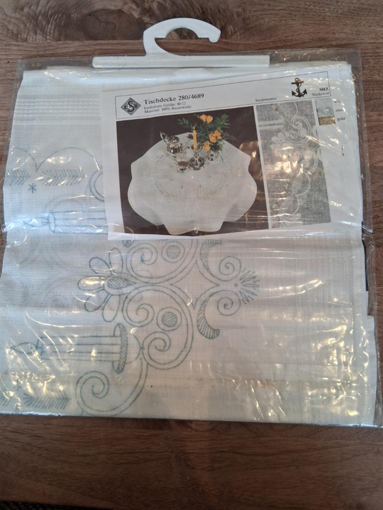 Borduurpakket Tafelkleed MEZ Stickmuster Nieuw, Hobby en Vrije tijd, Borduren en Borduurmachines, Verzenden