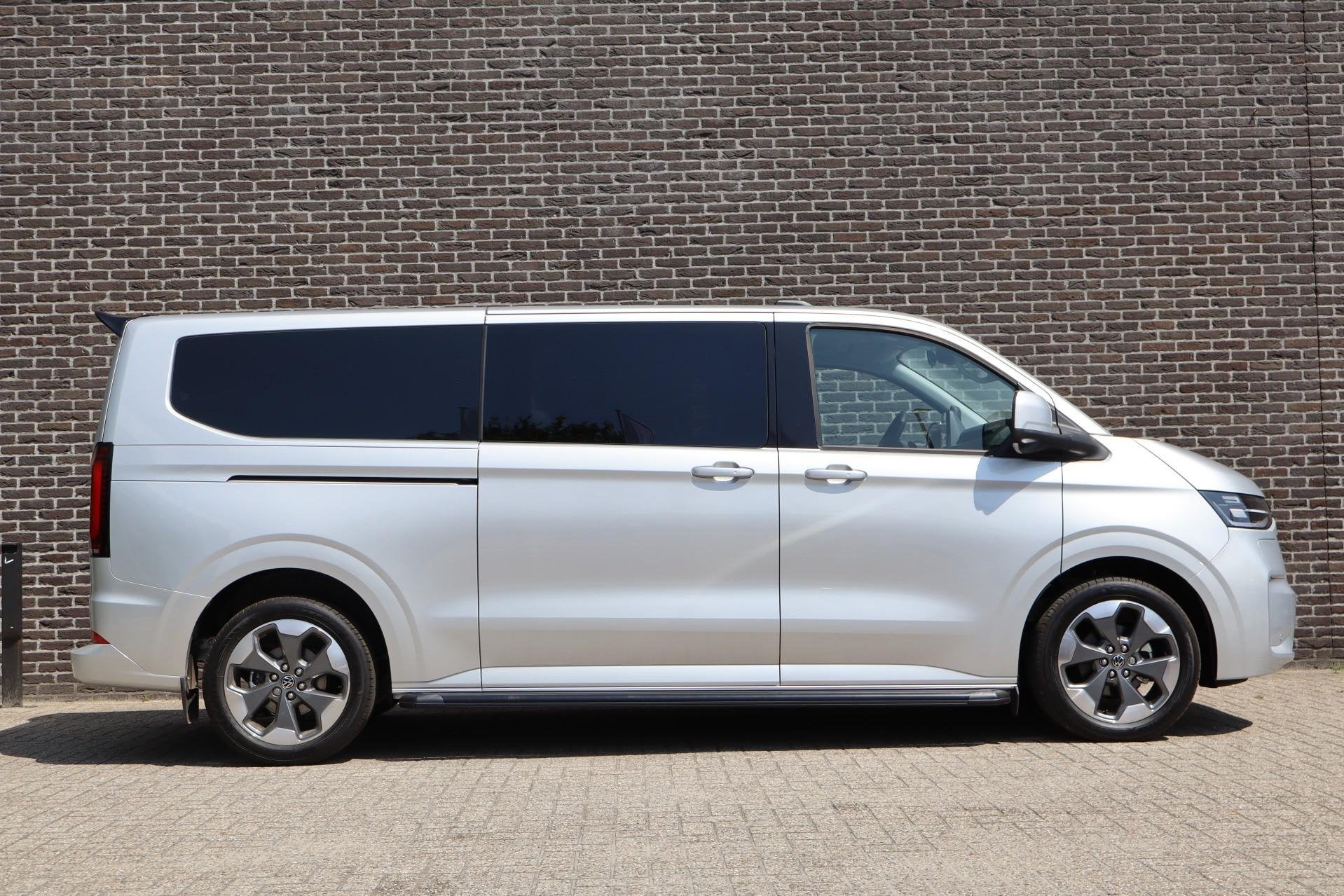 Volkswagen Transporter 2.5 eHybrid 233pk DC L2H1 30 Bulli |, Auto's, Automaat, 12 maanden, 4 cilinders, Volkswagen