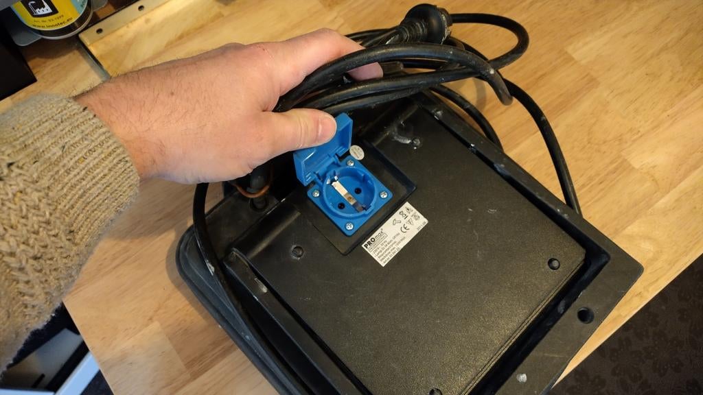 Promax bouwlamp 2d 38 watt met extra stopcontact, Ophalen of Verzenden