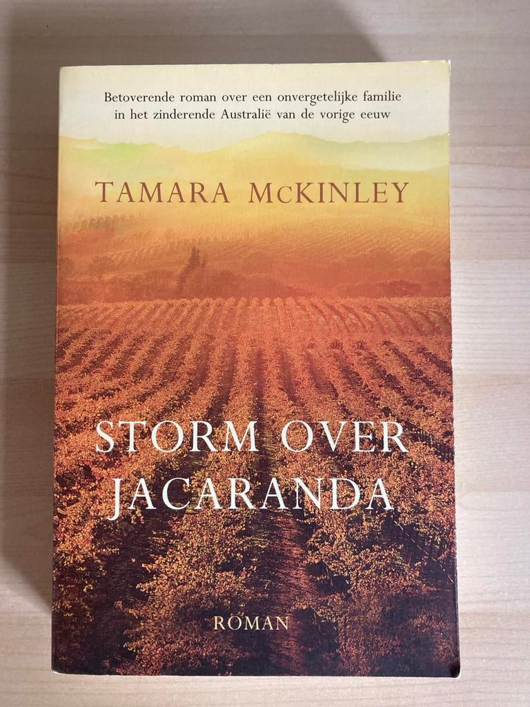 Storm over Jacaranda - Tamara McKinley, Boeken, Romans, Ophalen of Verzenden, Gelezen, Nederland