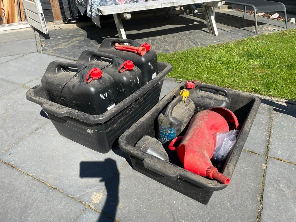Lekbakken, diverse jerrycans en vulkan, Auto-onderdelen, Ophalen of Verzenden, Gebruikt, Universele onderdelen