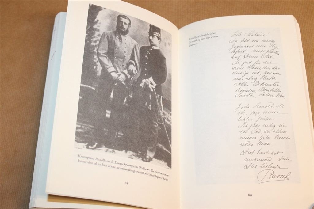 Bloednacht Mayerling 1889/1945 — Kroonprins Rudolf & Vetsera, Boeken, Ophalen of Verzenden, Gelezen, Europa