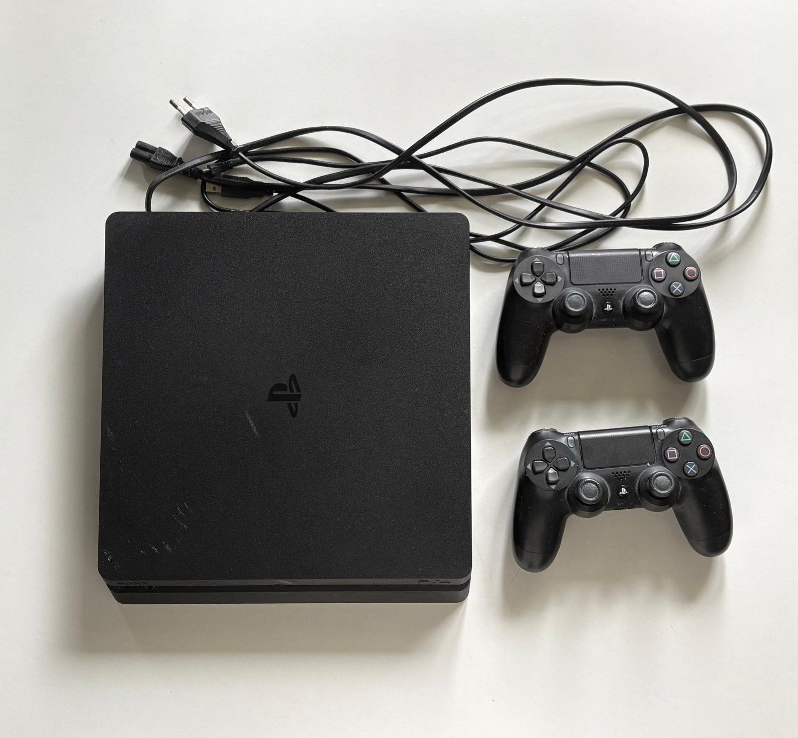 Playstation 4 met controllers, kabels en 5 spellen, Ophalen, Zo goed als nieuw, Met 2 controllers, Original