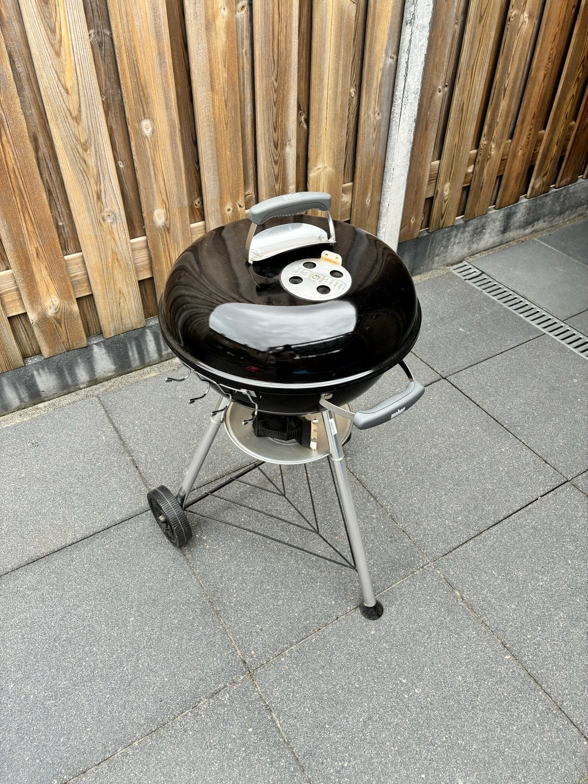 Weber Compact Kettle BBQ met accessoires, Tuin en Terras, Ophalen, Zo goed als nieuw