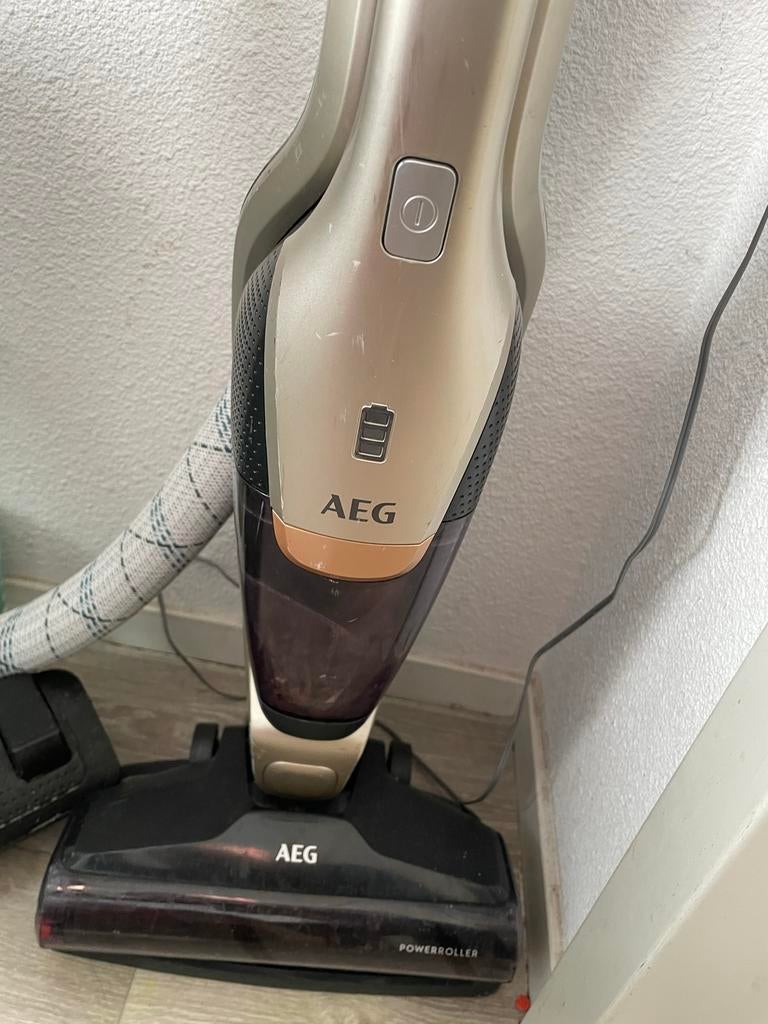 AEG Ergorapido 2-in-1 steelstofzuiger, Witgoed en Apparatuur, Stofzuigers, Verzenden, Gebruikt, Reservoir