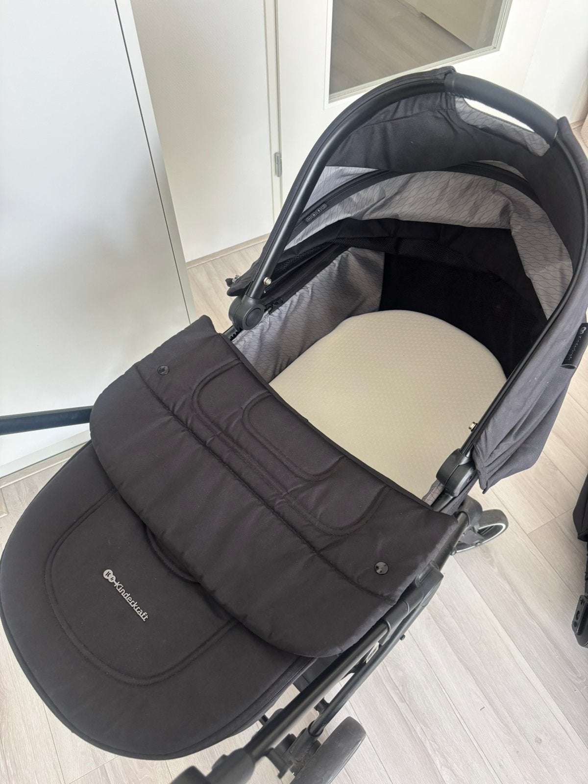 Foto 7 van Kinderkraft yoxi 2-in1 zwarte kinderwagen
