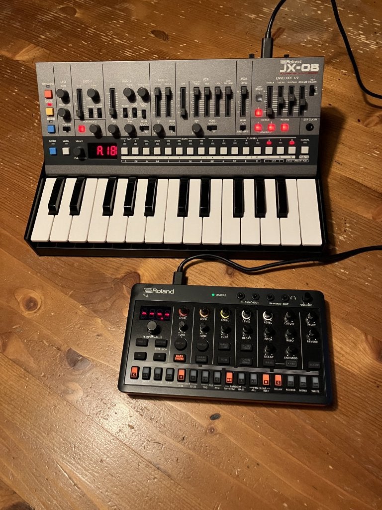 Roland JX-08, Muziek en Instrumenten, Ophalen, Zo goed als nieuw, Overige aantallen, Roland