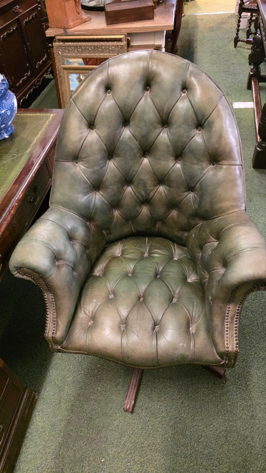 zeer mooie vintage chesterfield captain chair, Antiek en Kunst, Ophalen