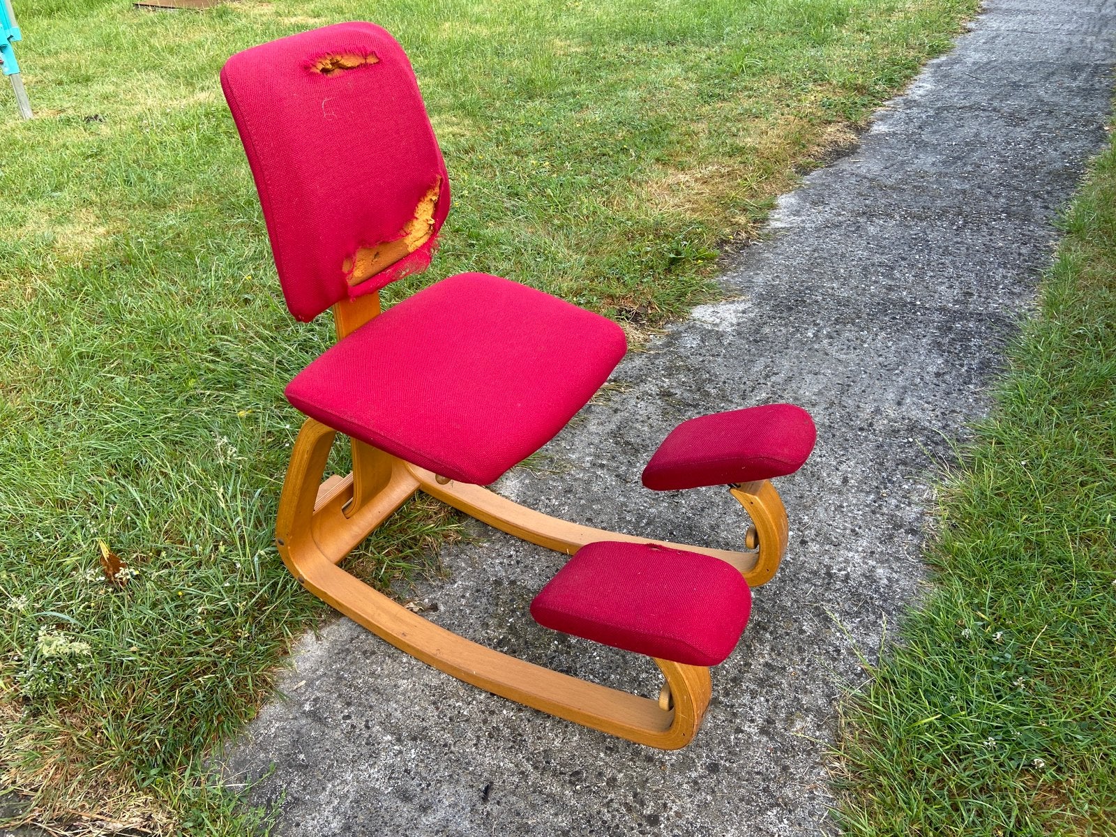 Stokke Varier opknapper thatsit rood kniestoel, Ophalen, Gebruikt, Bureaustoel, Rood