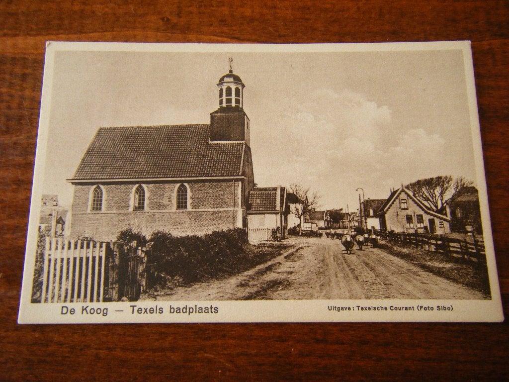 W42 - Texel - De Koog - Kerk - Straat - 1931 - Mooi/Oud, Ophalen of Verzenden, 1920 tot 1940, Waddeneilanden