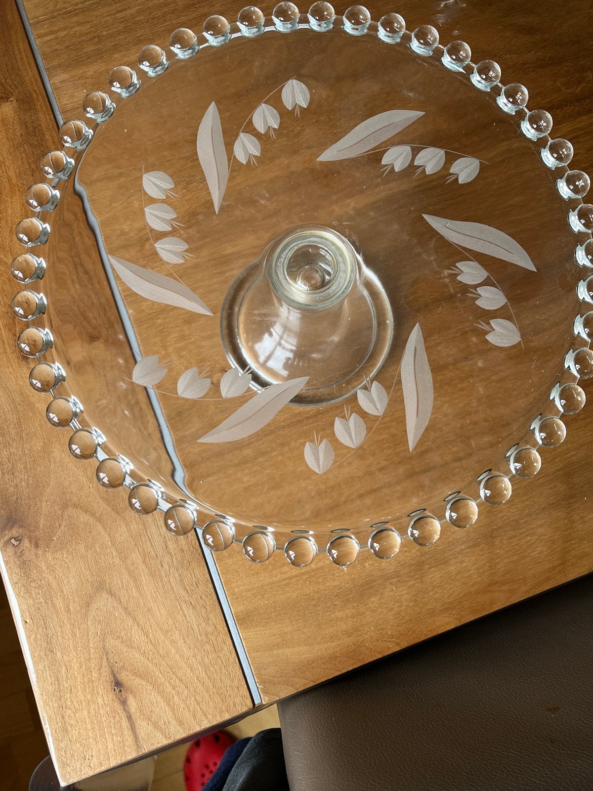 Glazen taartplateau met lelietje-van-dalen decoratie, Antiek en Kunst, Antiek | Glas en Kristal, Ophalen