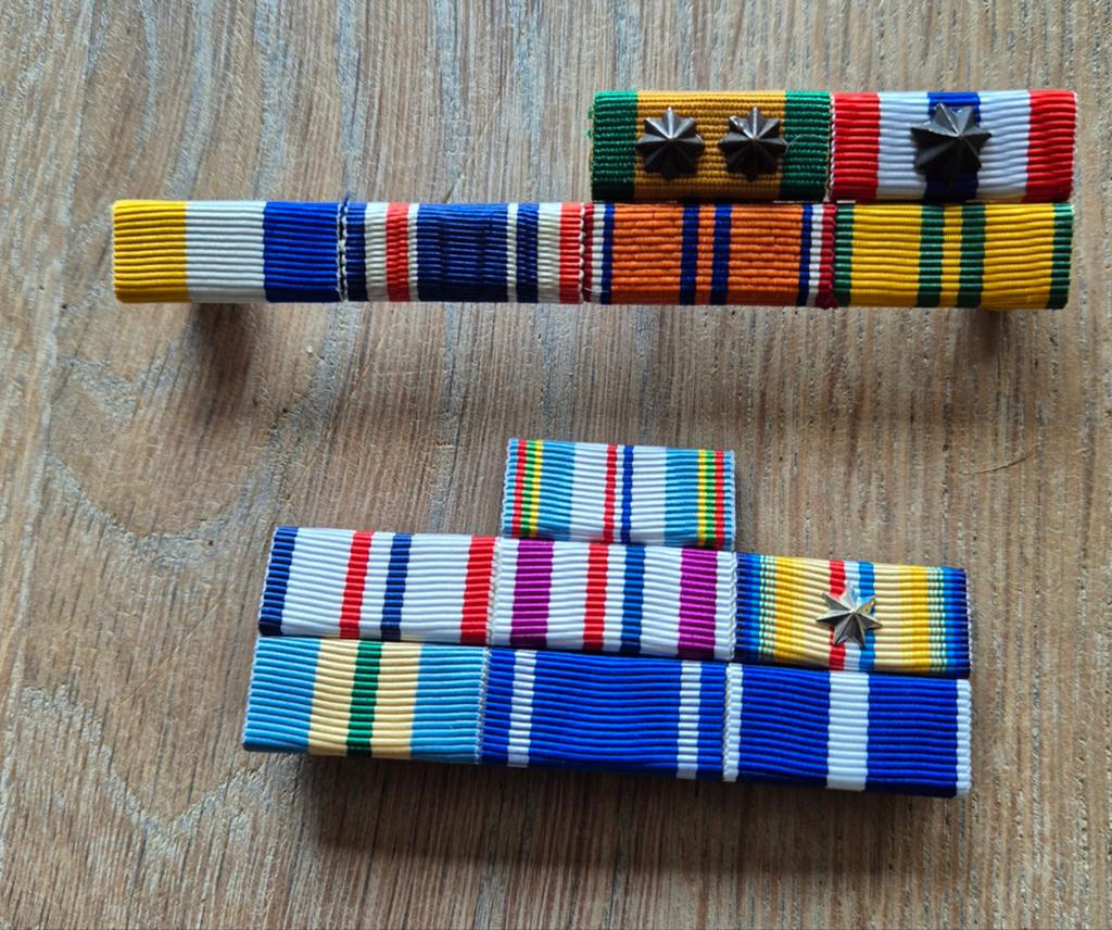 Diverse militaire lintjes en batons, Ophalen of Verzenden, Overige soorten, Nederland, Lintje, Medaille of Wings