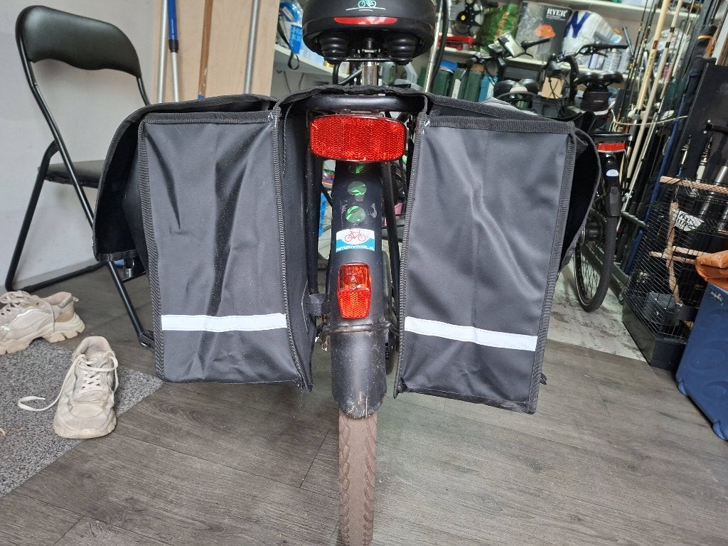 Nieuwe waterdichte fietstas 'Hikemeister'  42 Ltr aangeboden, Fietsen en Brommers, Fietsaccessoires | Fietstassen, Ophalen, Nieuw