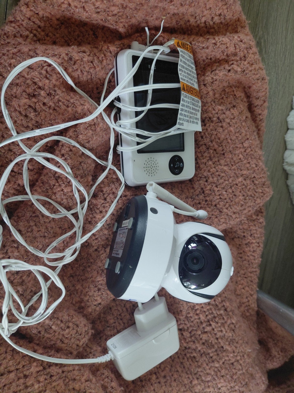 Luvion Babyfoon met camera en terugspreekfunctie, Ophalen, Gebruikt, 100 tot 250 meter, Camera