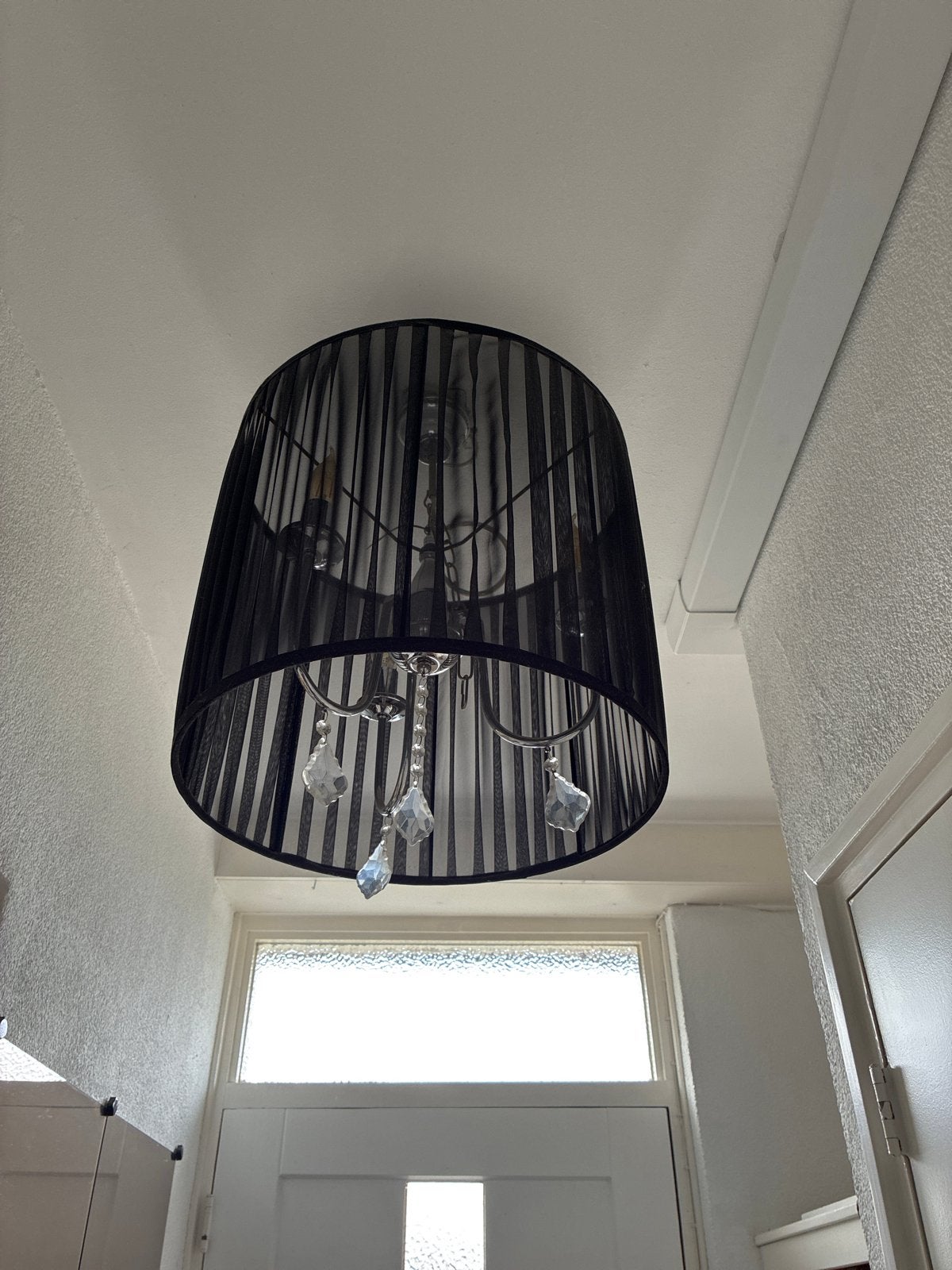 Moderne hanglamp met zwarte kap en kristallen, Ophalen of Verzenden, Gebruikt, Textiel, E14 (klein)