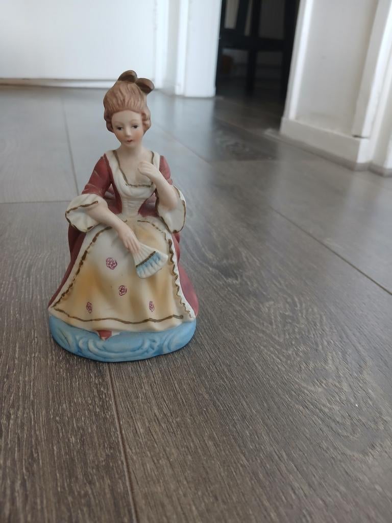 Vintage porseleinen beeldje dame met waaier, Verzamelen, Poppetjes en Figuurtjes, Ophalen, Gebruikt