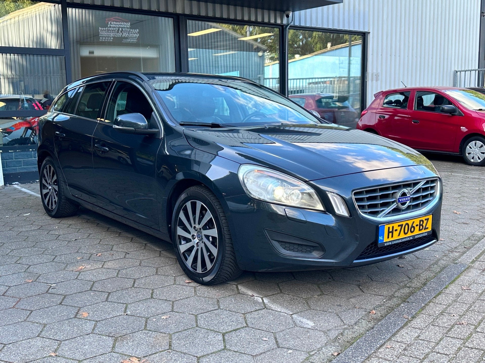Volvo V60 2.4 D5 Summum / Airco / Leder / navigatie /, Auto's, Euro 5, Leder, Diesel, 1543 kg