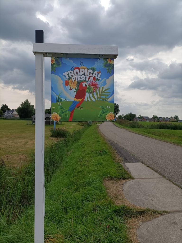 Schilden voor feestpalen, zie tekst, Ophalen, Gebruikt, Versiering