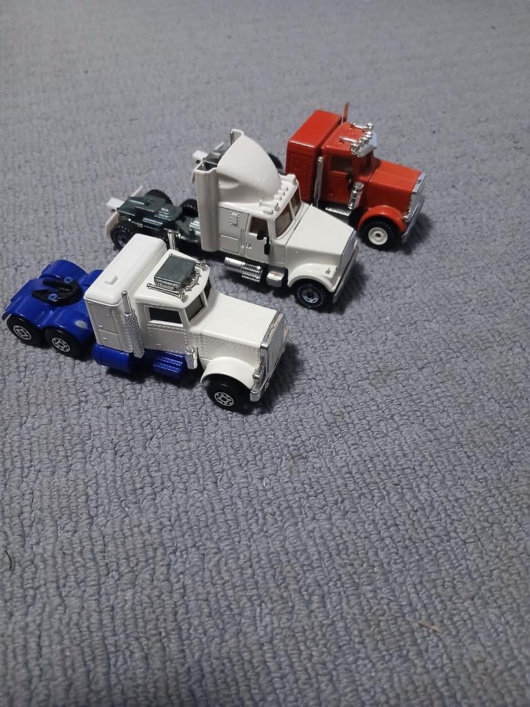 3 maal Peterbilt trekker 1:50, Ophalen of Verzenden, Zo goed als nieuw, Motor