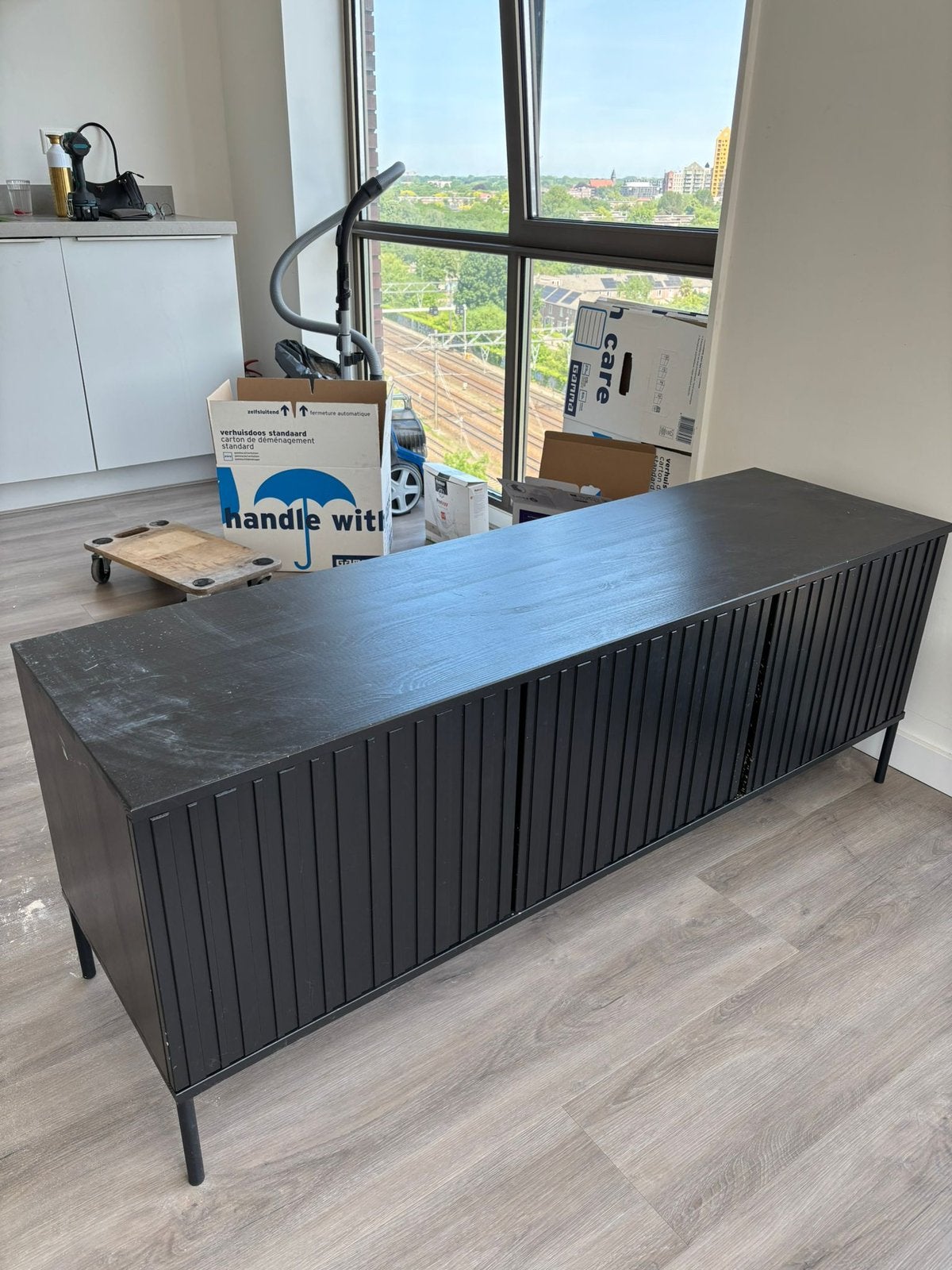 WOOOD New Gravure TV-meubel Zwart – 150 cm, Ophalen, Gebruikt, 100 tot 150 cm, 25 tot 50 cm