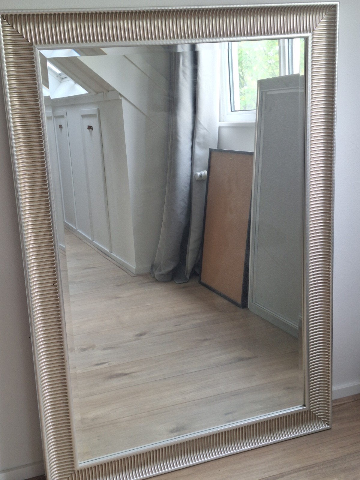 Grote rechthoekige spiegel - zilverkleurig hout, Huis en Inrichting, Ophalen