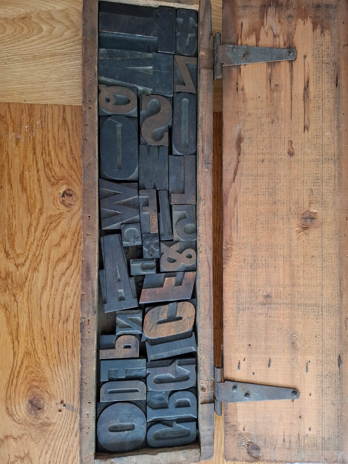 Antieke houten kist met loden boekdruk letters, Ophalen of Verzenden