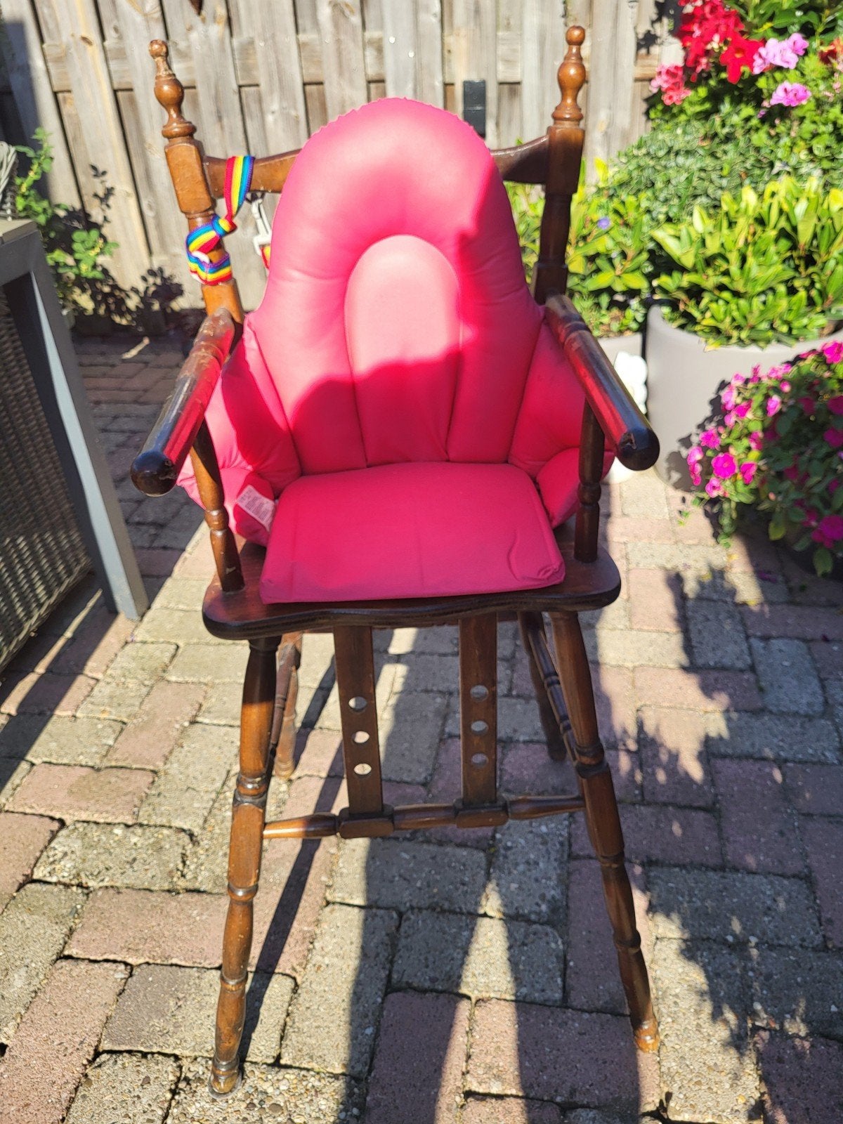 Houten kinderstoel met roze kussen, Kinderen en Baby's, Kinderstoelen, Ophalen