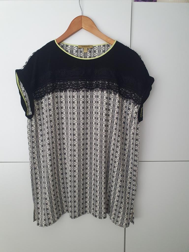 Bandolera Zwarte blouse met kant en patroon. Maat 44, Kleding | Dames, Zwart, Maat 42/44 (L), Ophalen of Verzenden, Zo goed als nieuw