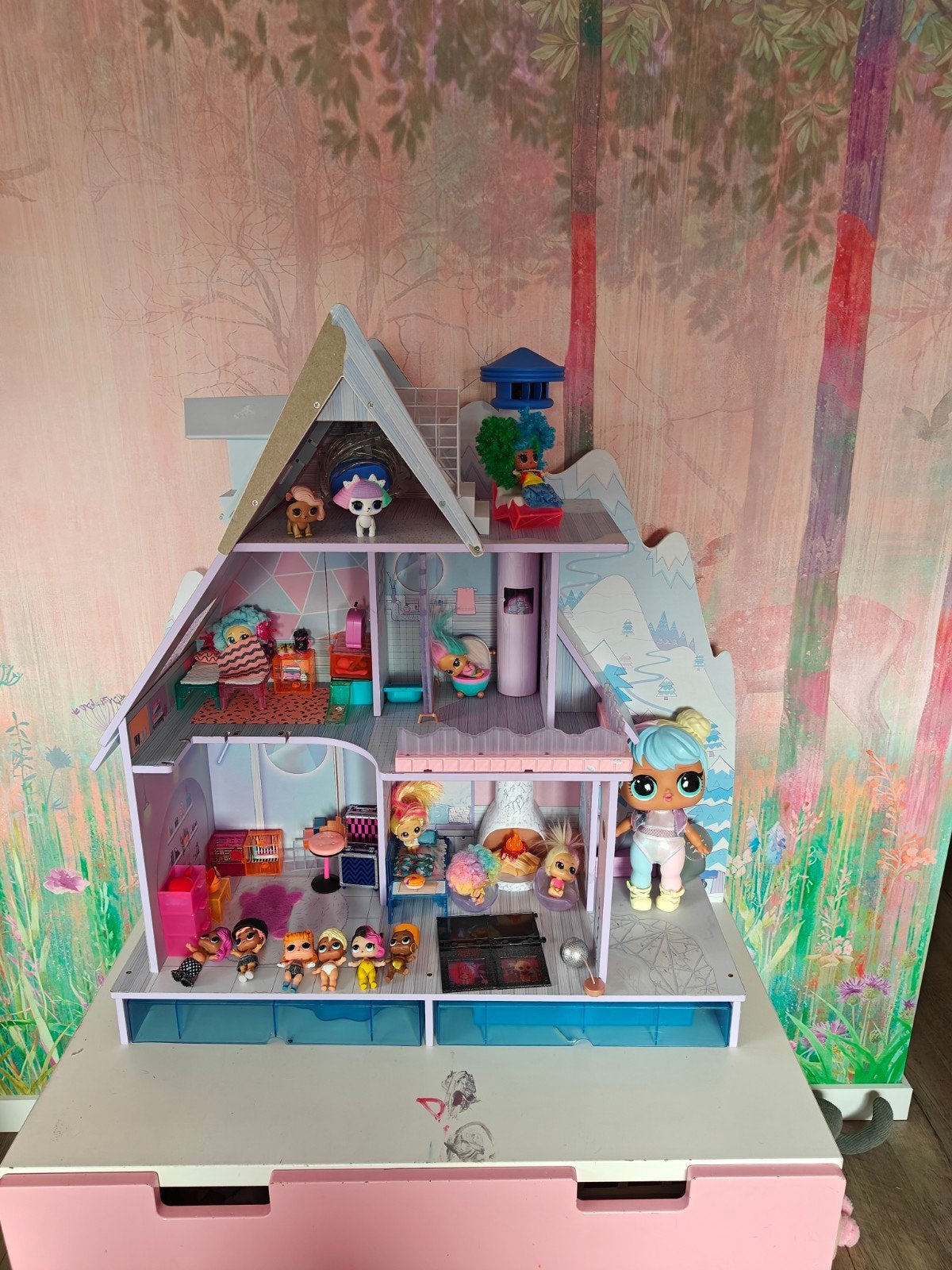 LOL poppenhuis OMG Huis met poppen en accessoires, Kinderen en Baby's, Speelgoed | Poppen, Gebruikt, Overige typen, Ophalen