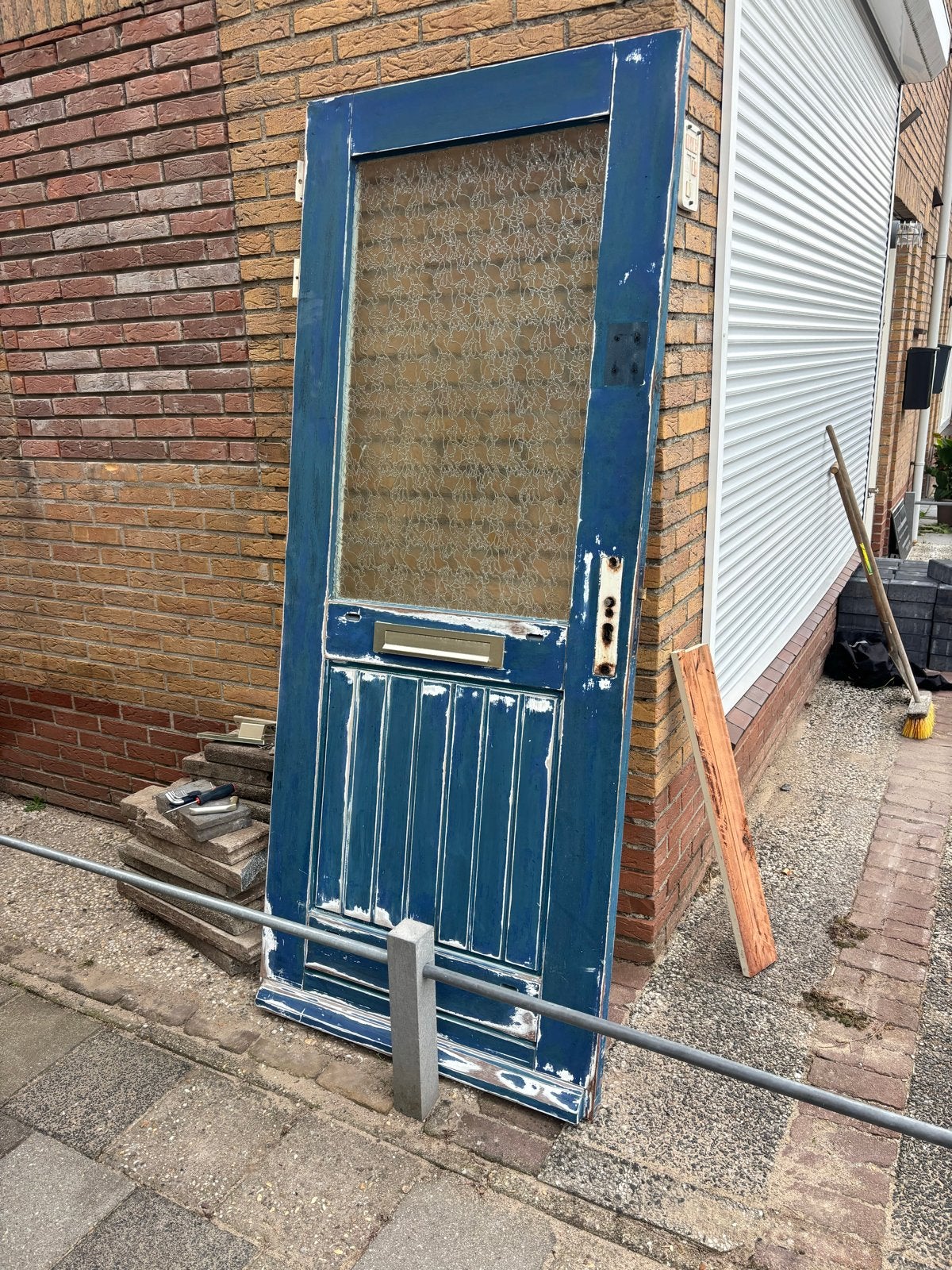 Oude blauwe buitendeur met glas, Ophalen, Gebruikt, 80 tot 100 cm, Buitendeur