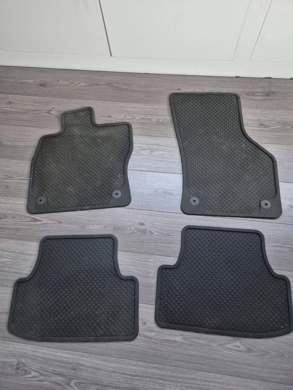 Rubberen automatten Seat Leon ST (2015-2016), Auto diversen, Automatten, Ophalen of Verzenden, Gebruikt